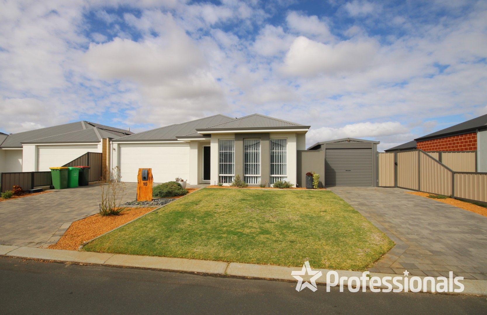 4 bedrooms House in 10 Binfield Street AUSTRALIND WA, 6233