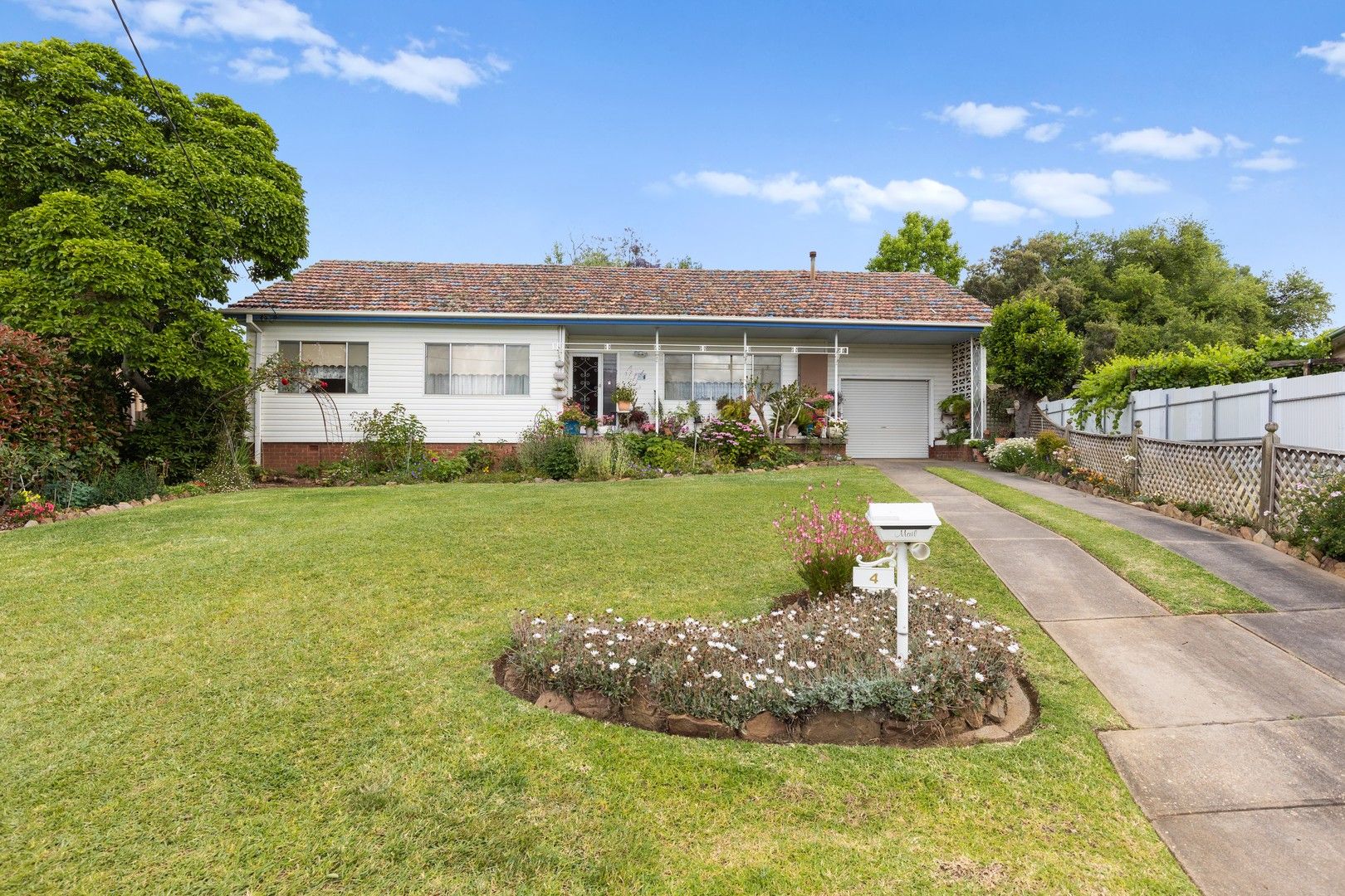 4 Kennedy Avenue, Kooringal NSW 2650, Image 0