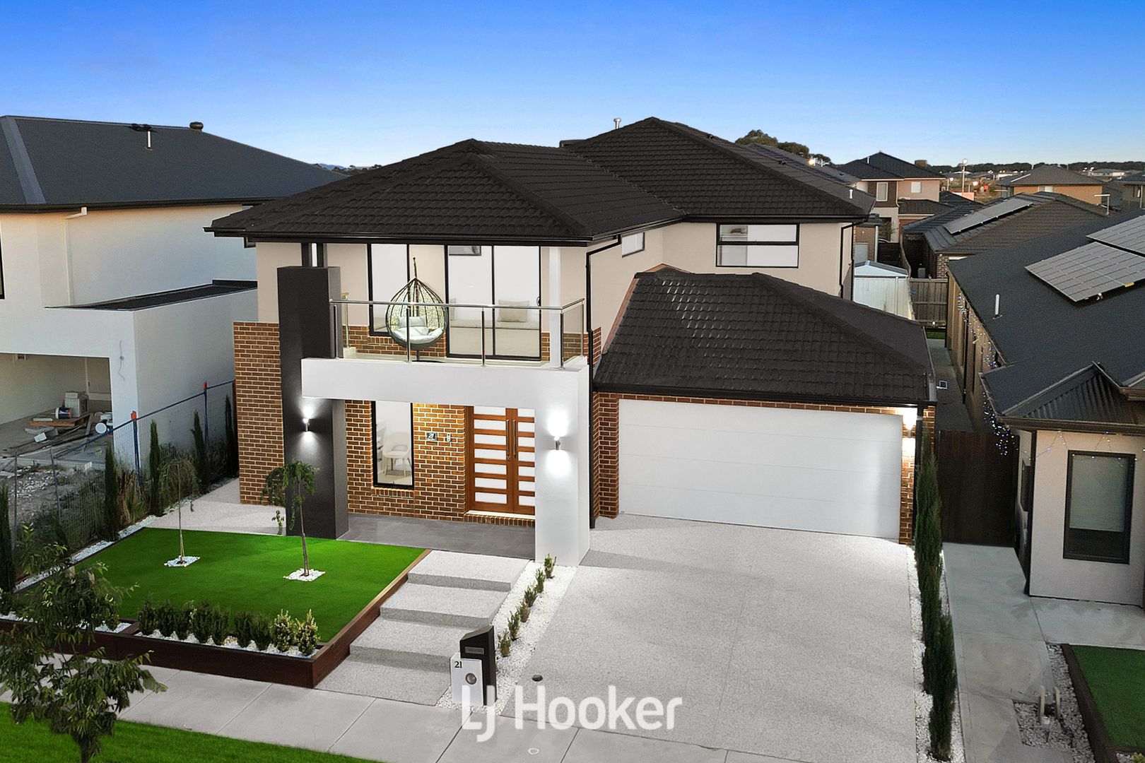 21 Jaylie Street, Clyde North VIC 3978, Image 2