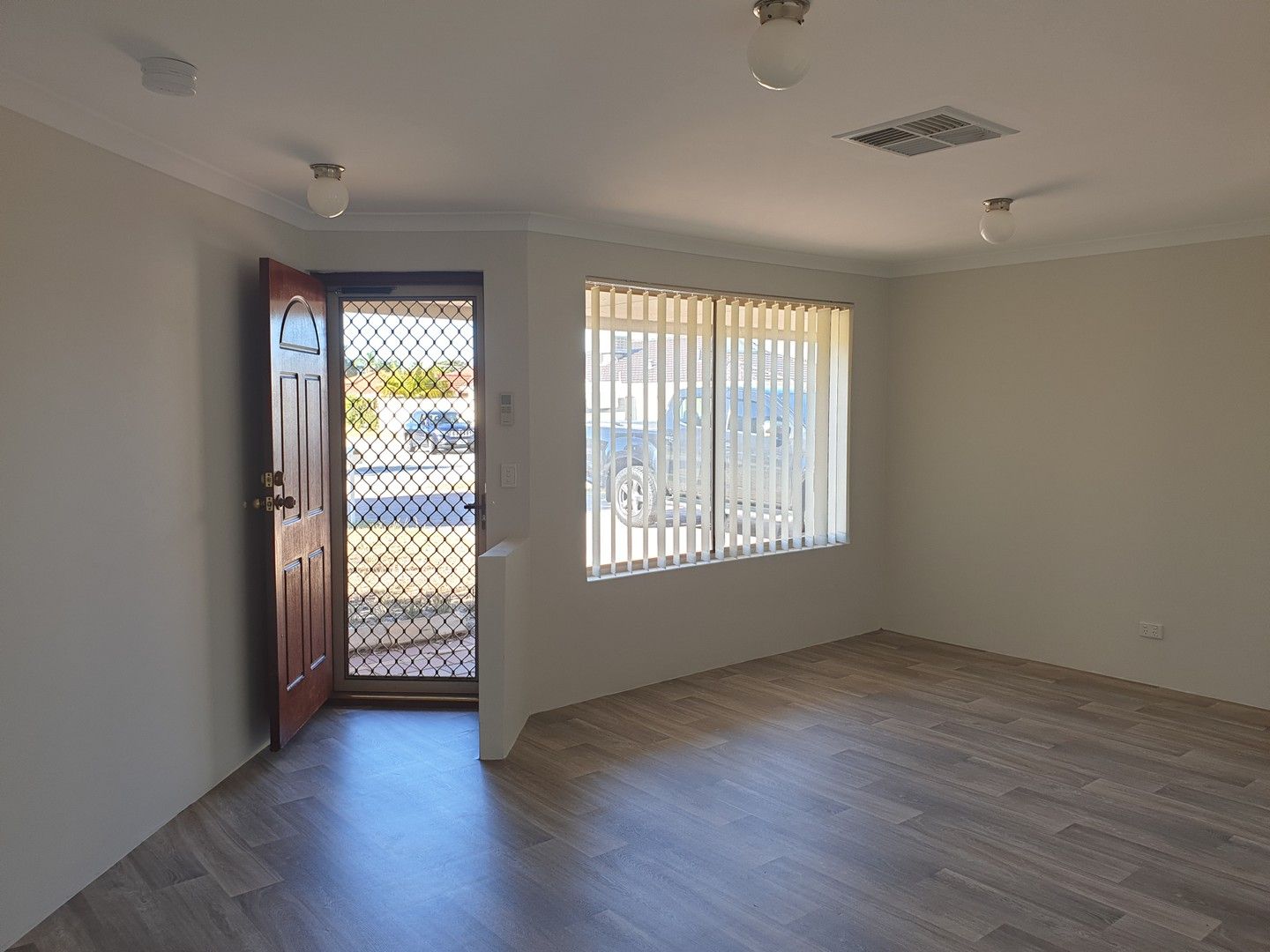 4 bedrooms House in 11 Menora Loop WARNBRO WA, 6169