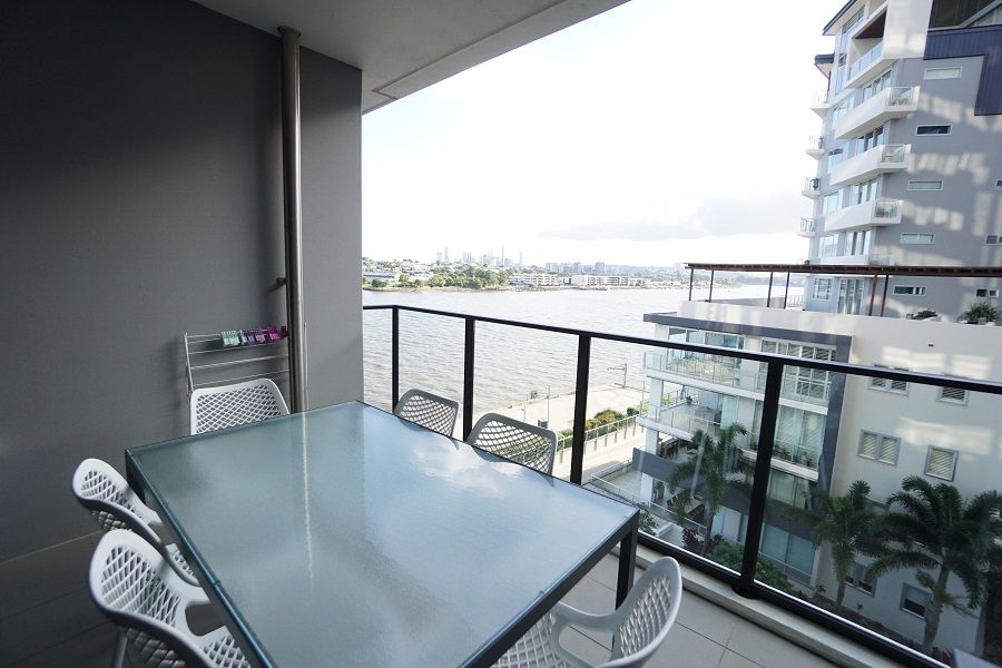 2 bedrooms Apartment / Unit / Flat in 7/37 Harbour Road HAMILTON QLD, 4007