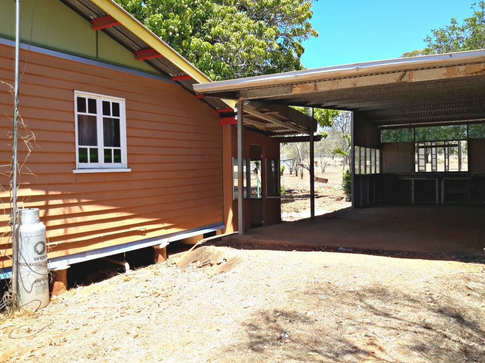 4 LUCY STREET, Mount QLD 4872 Domain