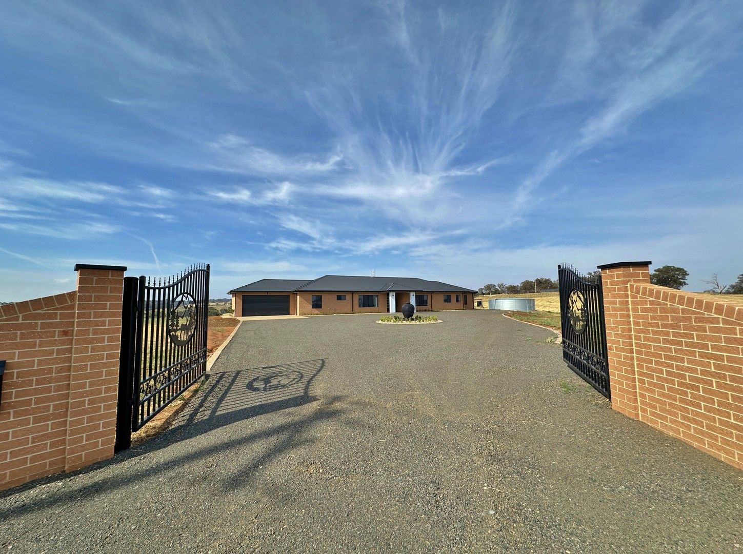 5 bedrooms House in 20 Crowe Road YOUNG NSW, 2594