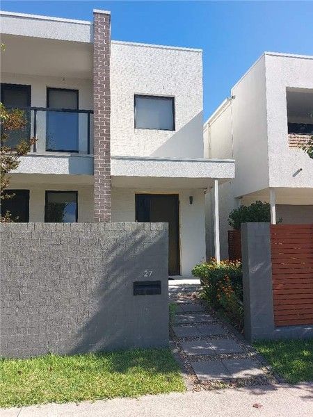 4 bedrooms Townhouse in 27 Fairwater Boulevard BLACKTOWN NSW, 2148
