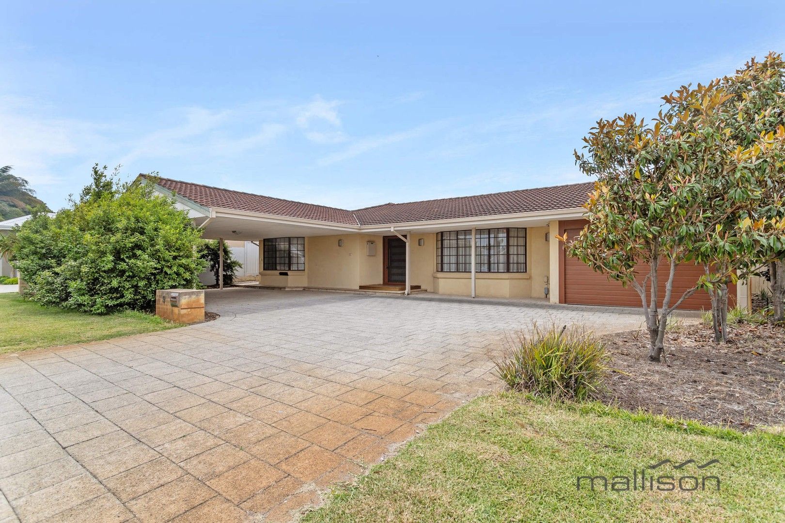 4 bedrooms House in 9 Earnshaw Loop LEEMING WA, 6149