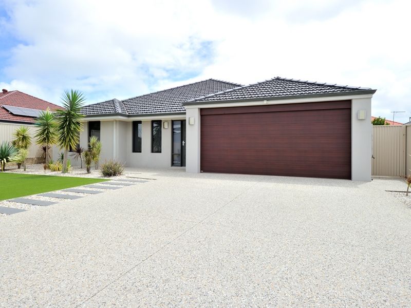 4 bedrooms House in 3 Lowick Link WAIKIKI WA, 6169