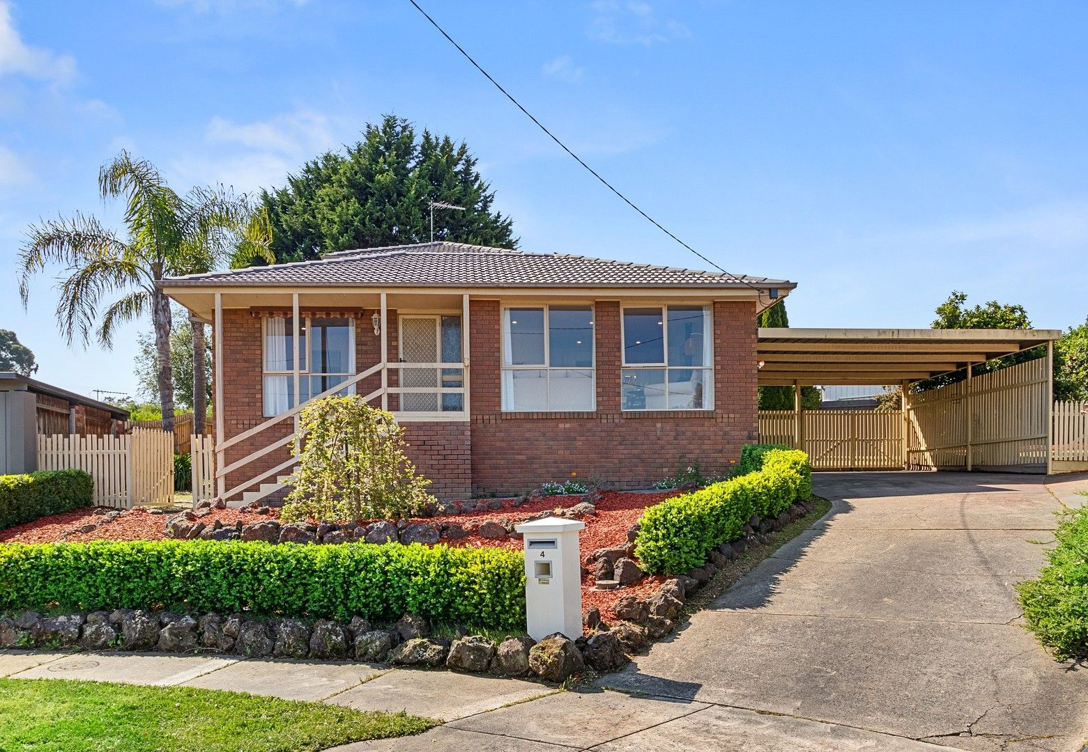 4 bedrooms House in 4 Porena Court FERNTREE GULLY VIC, 3156