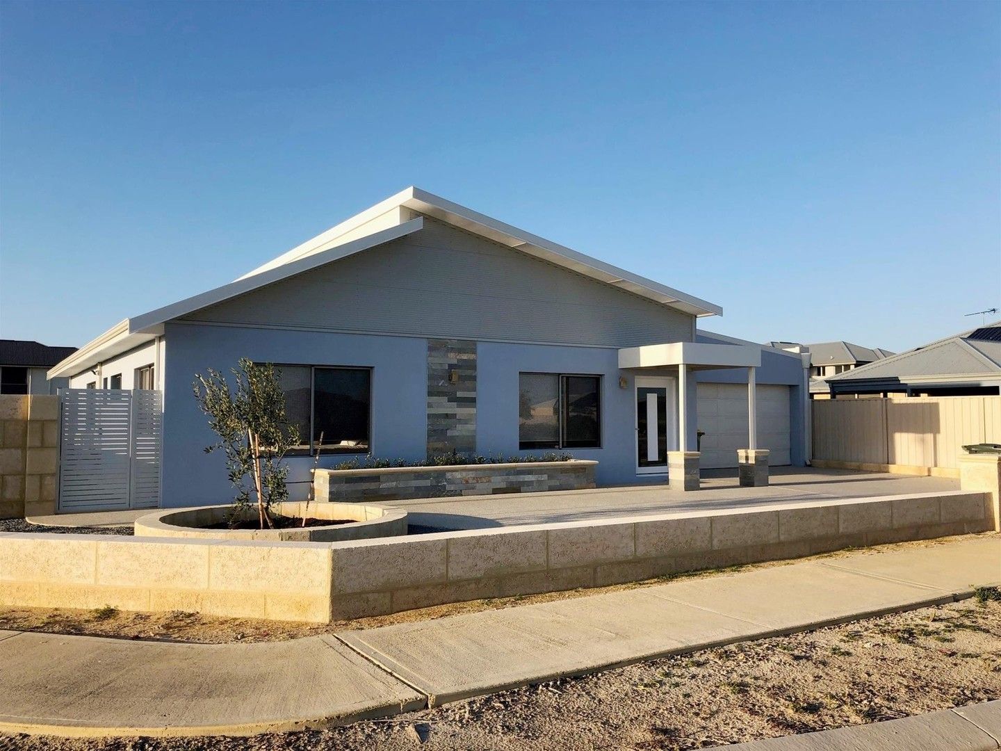 4 bedrooms House in 11 HAMELIN Avenue JURIEN BAY WA, 6516