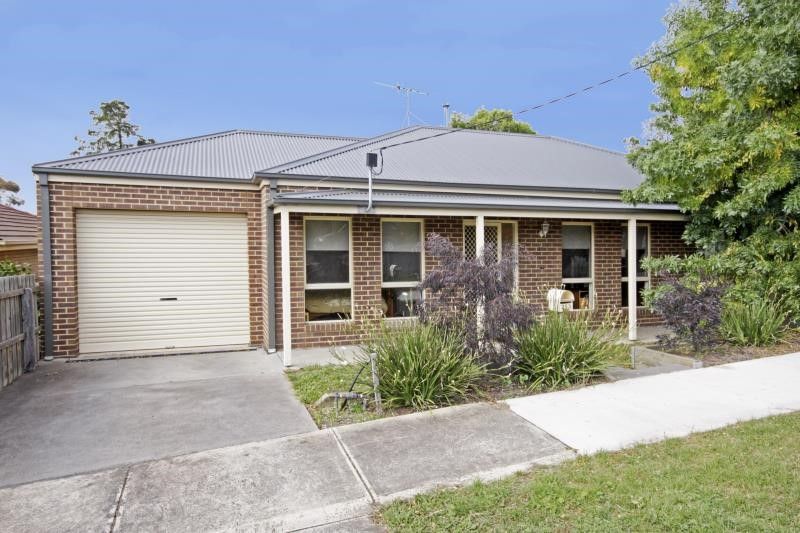 2 bedrooms Townhouse in 1/253 Mt Pleasant Road HIGHTON VIC, 3216