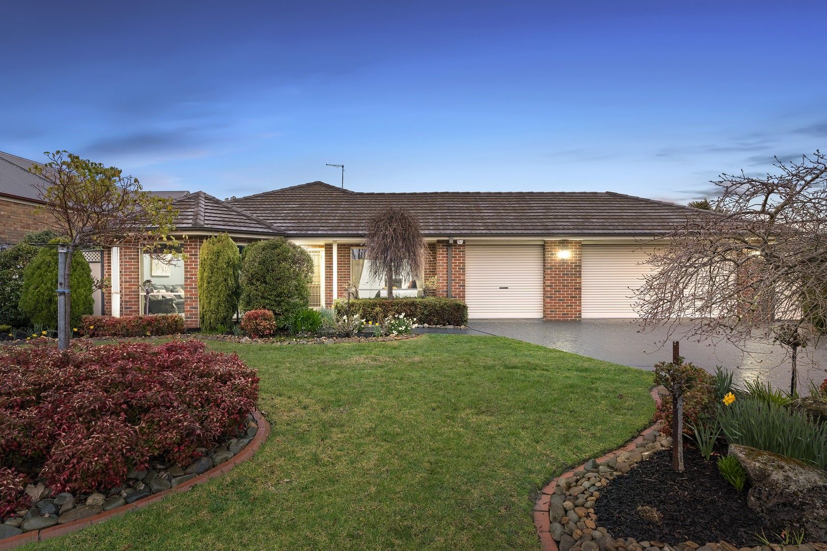 4 bedrooms House in 12 Counithan Place LYSTERFIELD VIC, 3156