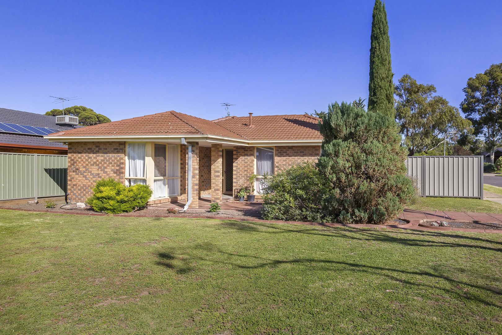 11 Angourie Crescent, Taylors Lakes VIC 3038, Image 1