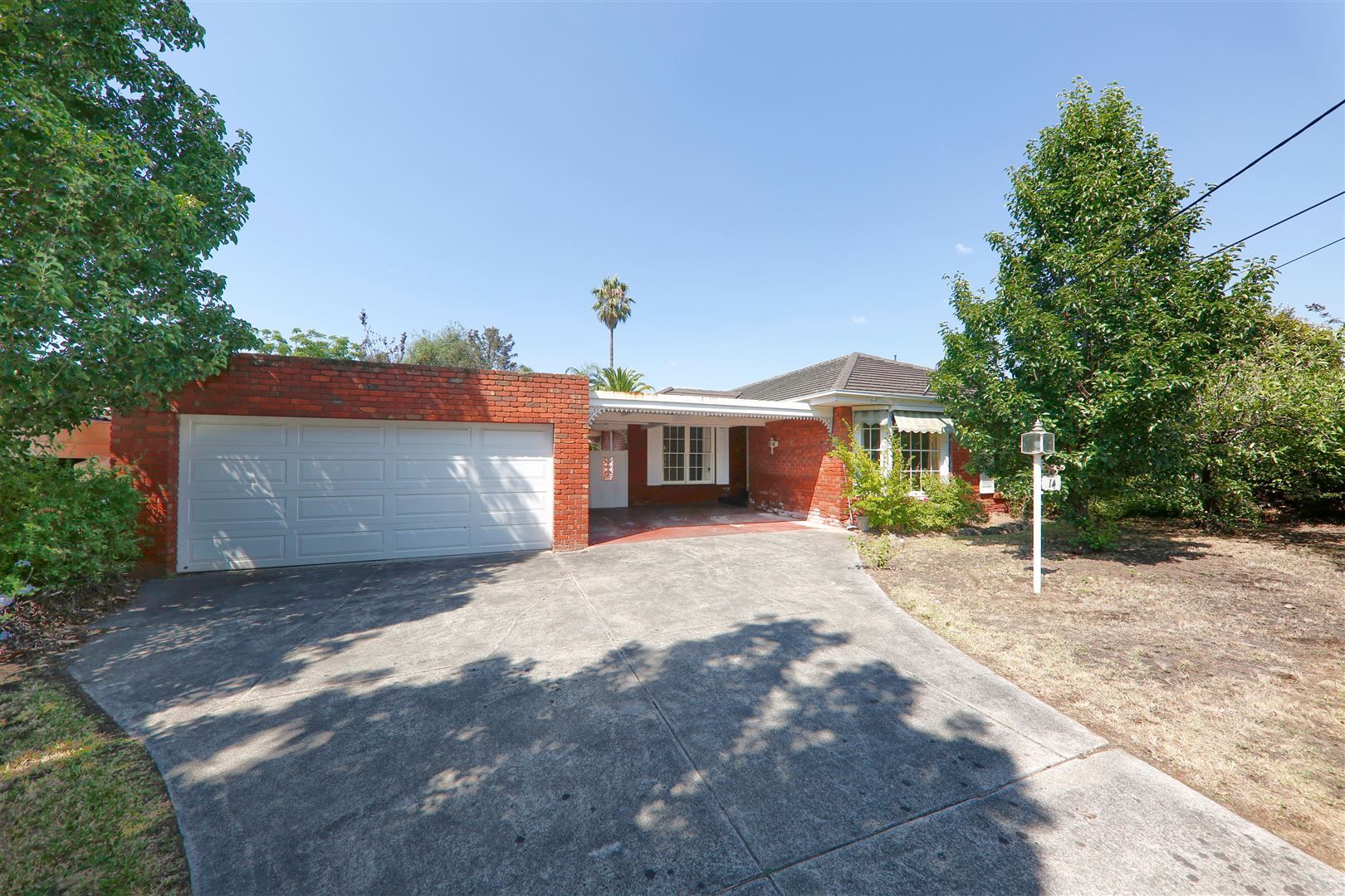 3 bedrooms House in 14 Creswick Street GLEN WAVERLEY VIC, 3150