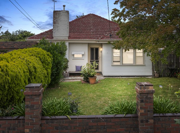 2 Treesbank Avenue, Springvale VIC 3171