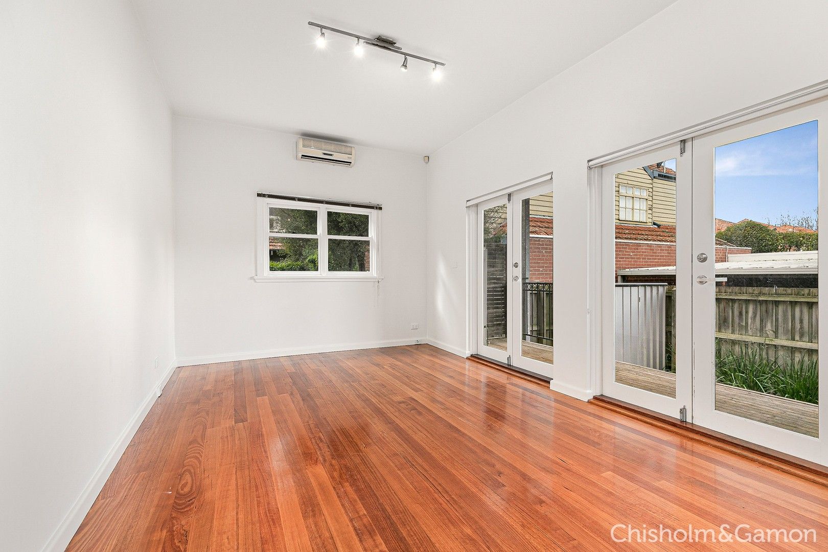 1 bedrooms Apartment / Unit / Flat in 2/17 Vautier Street ELWOOD VIC, 3184