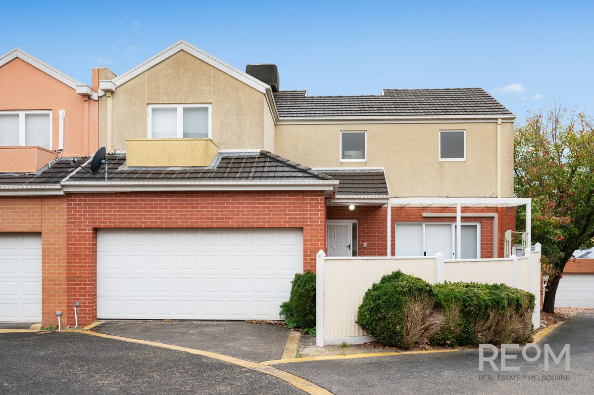 4 bedrooms House in 5 Hawthorn Way GLEN WAVERLEY VIC, 3150