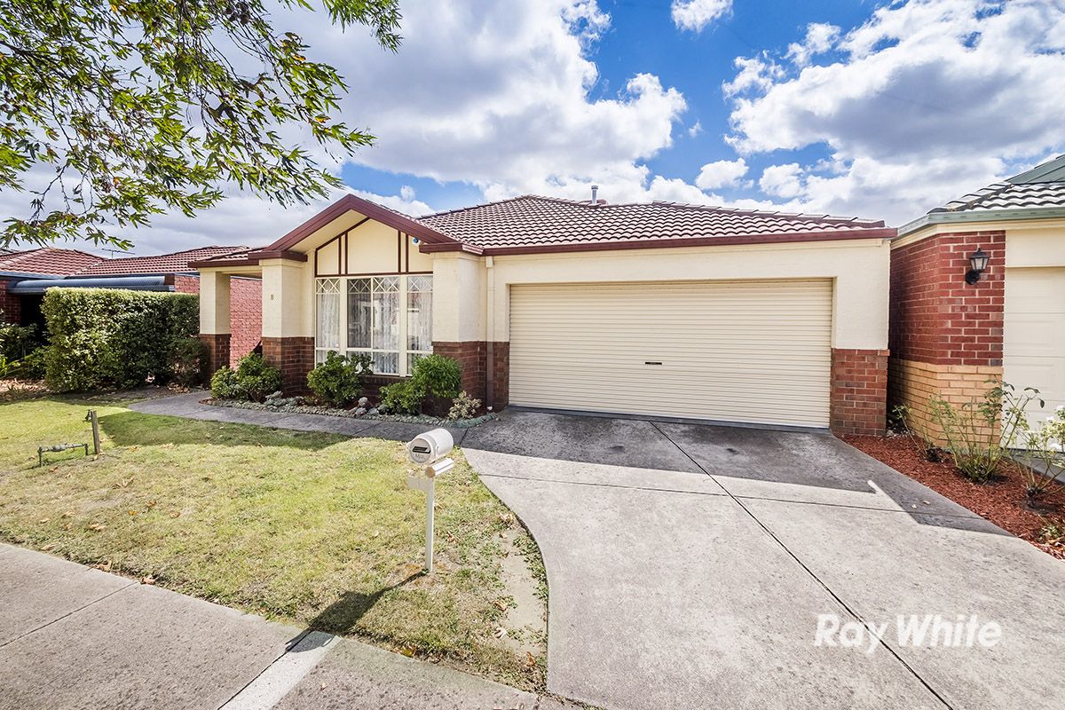 8 Oak Post Place, Cranbourne East VIC 3977, Image 1