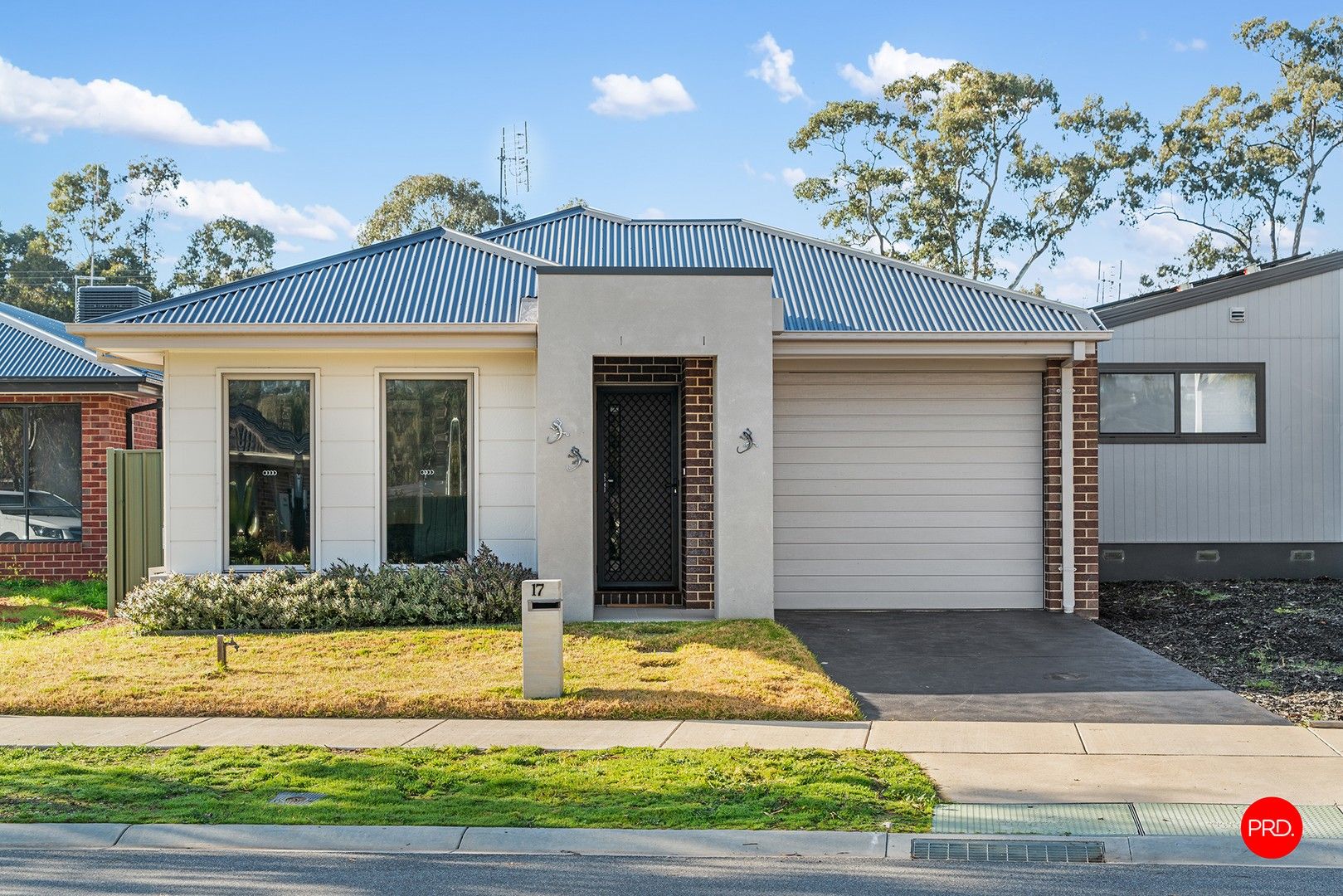 3 bedrooms House in 17 Clarcoll Crescent KANGAROO FLAT VIC, 3555