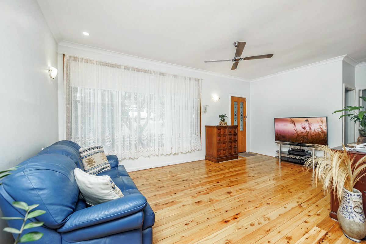 11 Tomaga Parade, Mount Hutton NSW 2290, Image 2