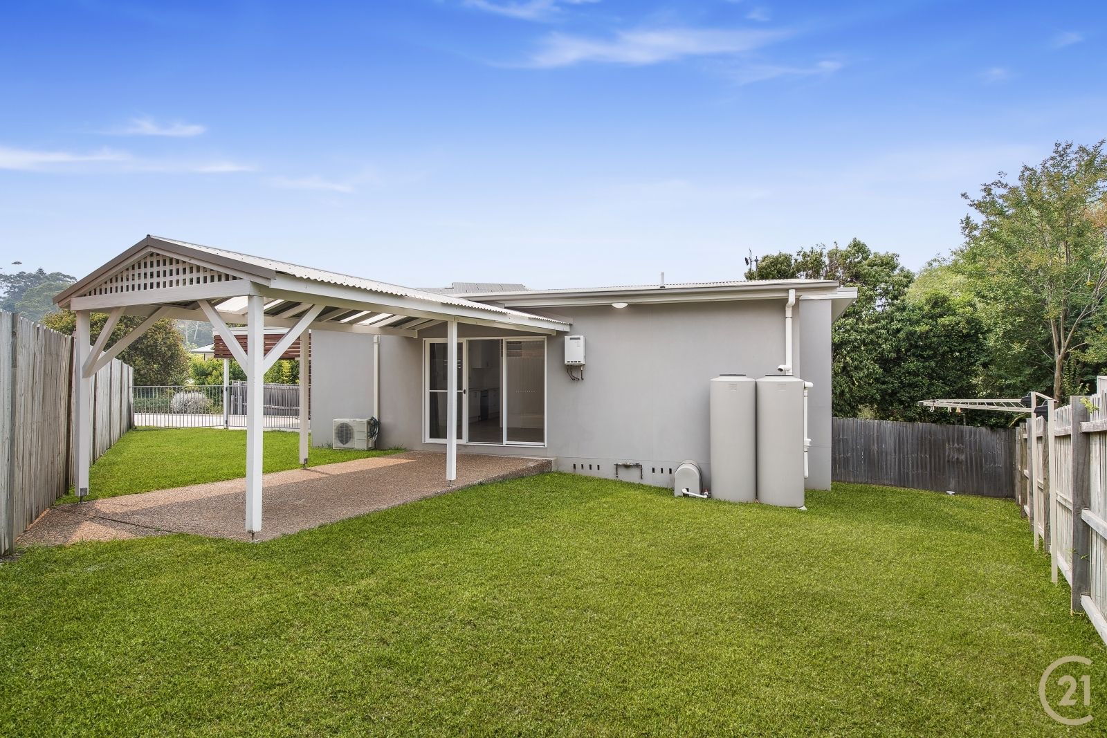 2 bedrooms House in 9A Wallent Close WAMBERAL NSW, 2260