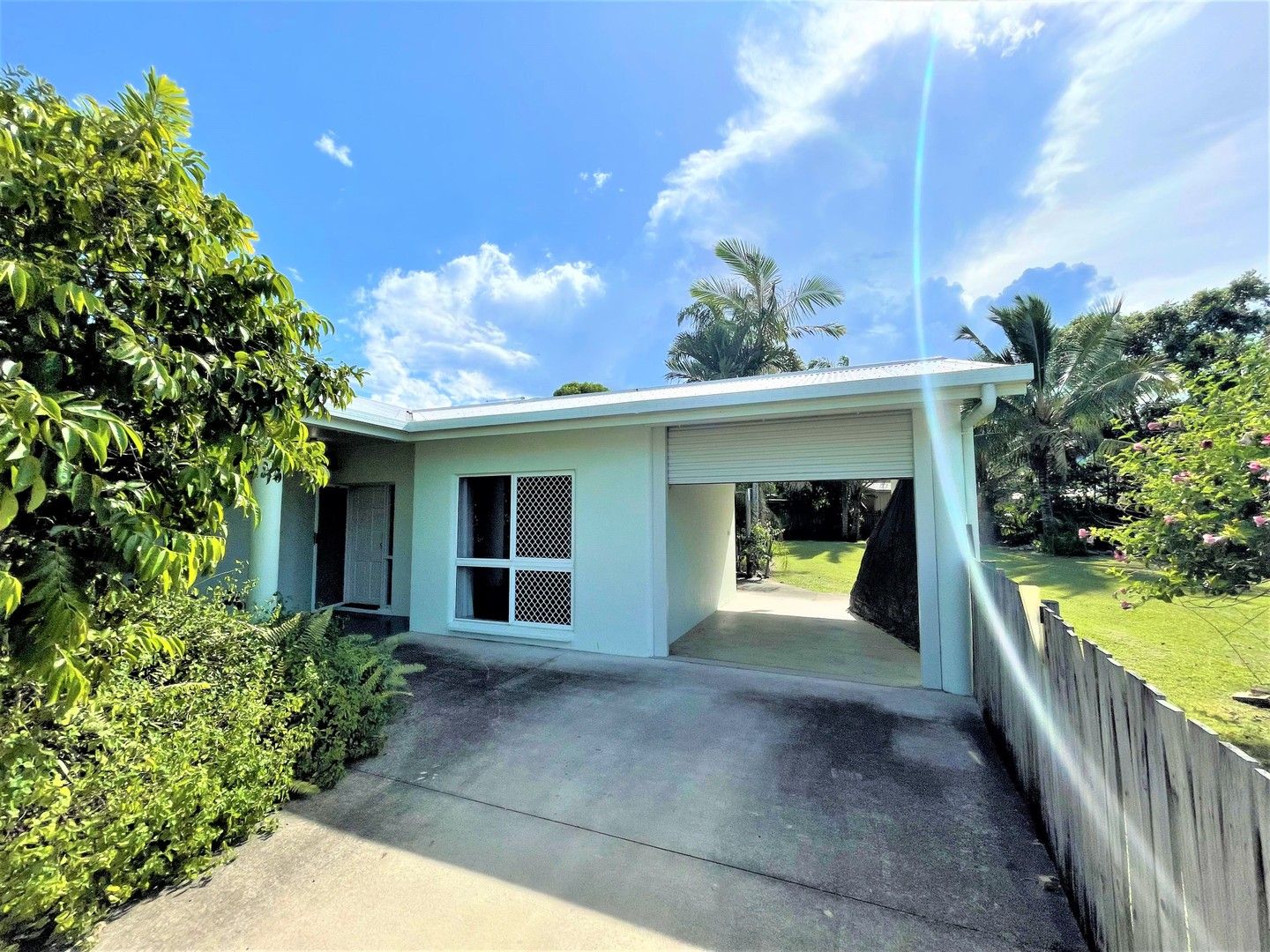 3 bedrooms House in 16 Rabaul Street TRINITY BEACH QLD, 4879