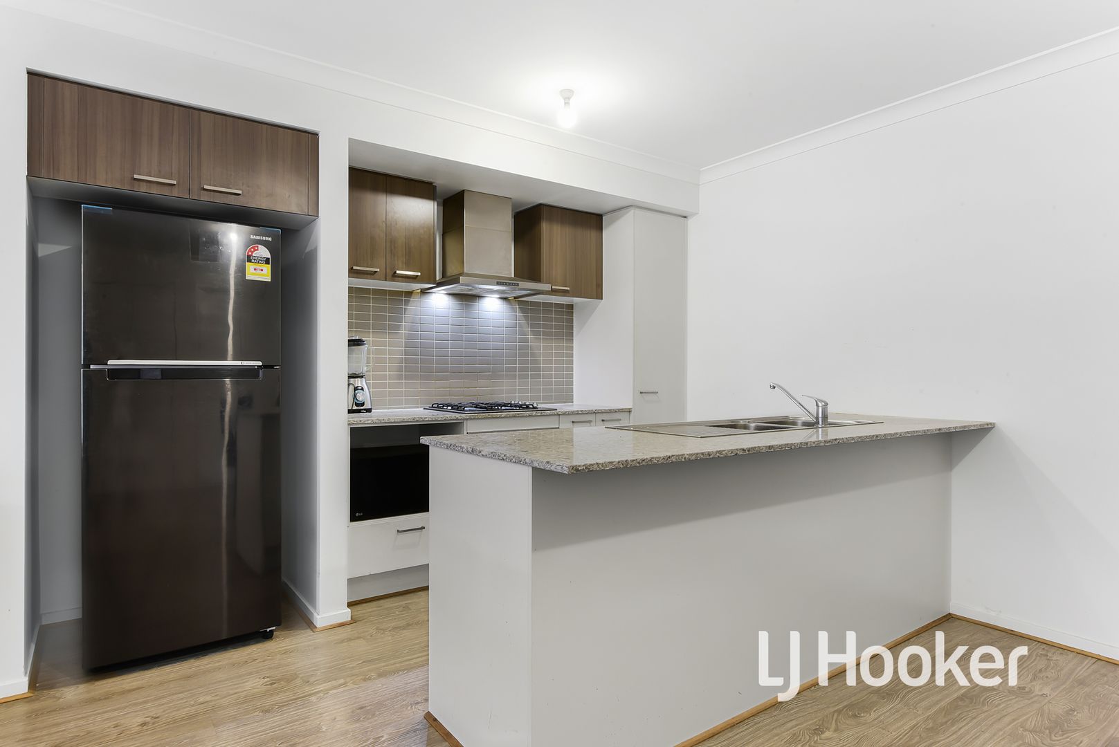 44 Scotland Circuit, Cranbourne West VIC 3977, Image 2