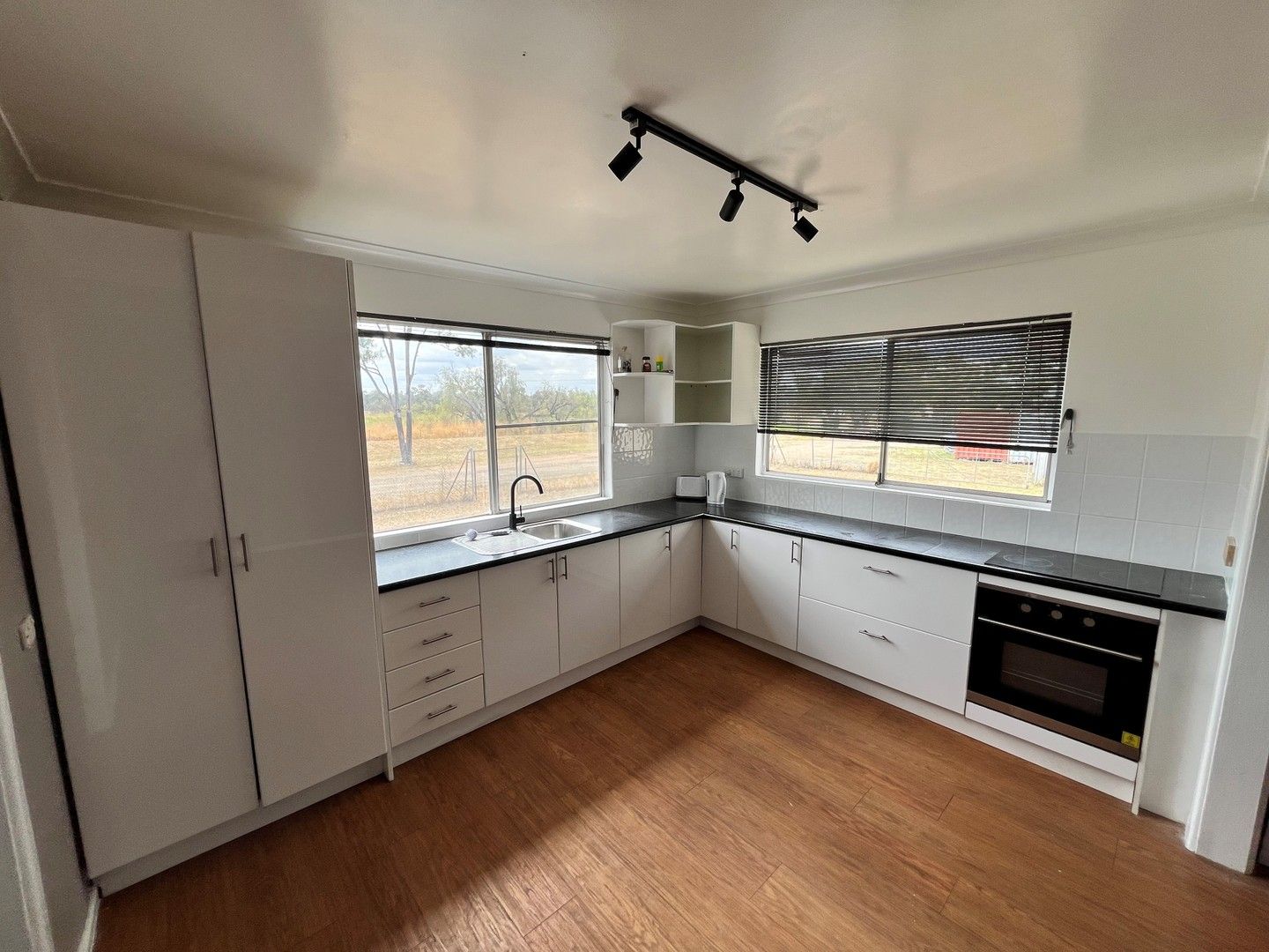 3 bedrooms House in 23305 KAMILAROI HIGHWAY WEE WAA NSW, 2388