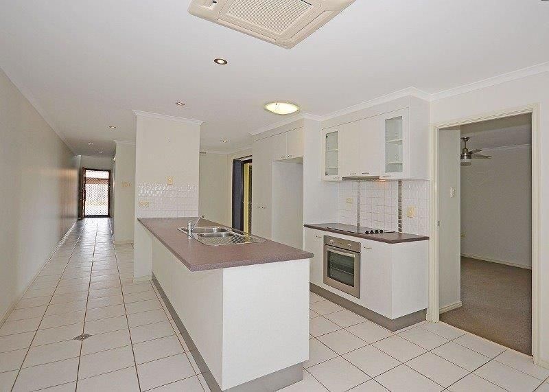 1/11 Lockerbie Court, Kawungan QLD 4655, Image 2