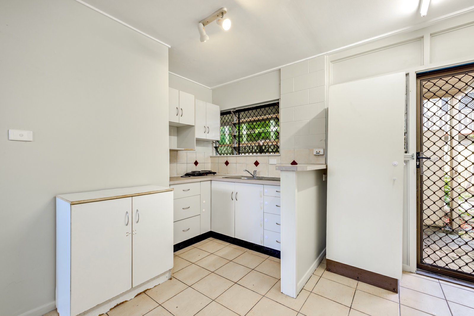 2/249-251 Sheridan Street, Cairns North QLD 4870, Image 2