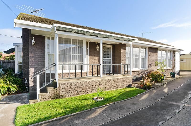 3 bedrooms House in 28 Karana Avenue GROVEDALE VIC, 3216