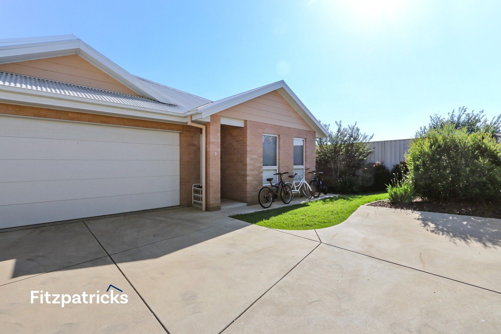 2 bedrooms Apartment / Unit / Flat in 3/2 Muttama Parade GOBBAGOMBALIN NSW, 2650