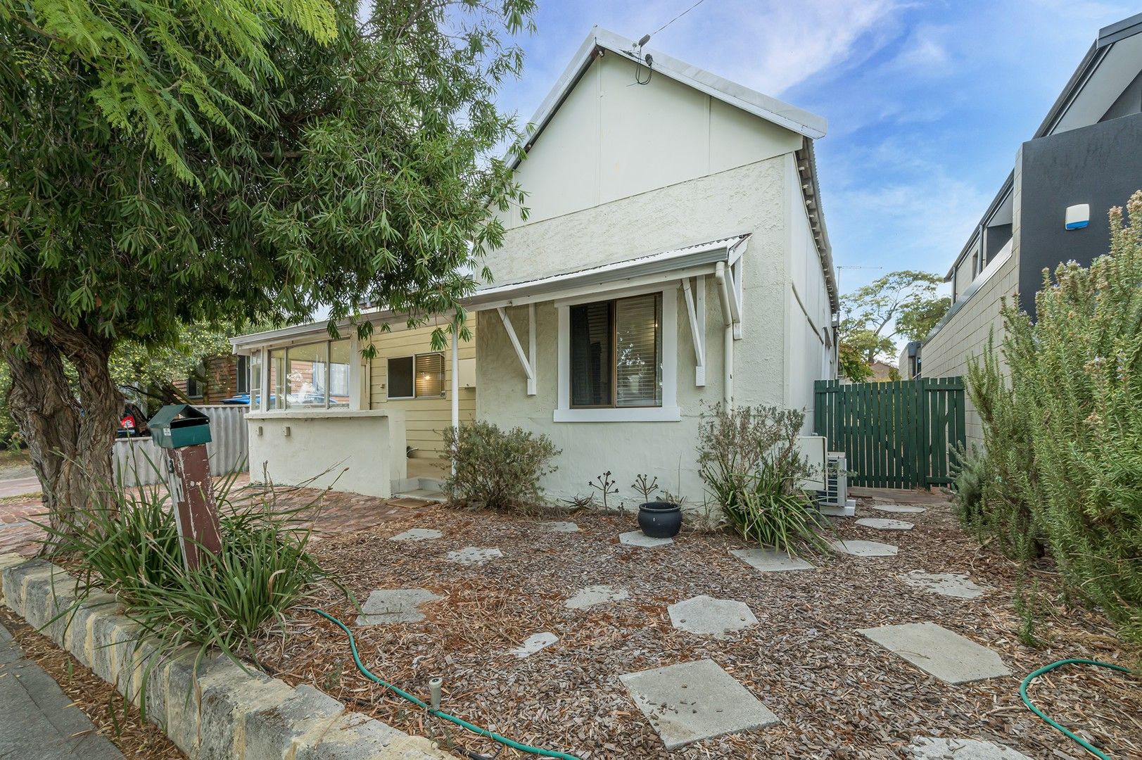 3 bedrooms House in 30 East Street MOUNT HAWTHORN WA, 6016