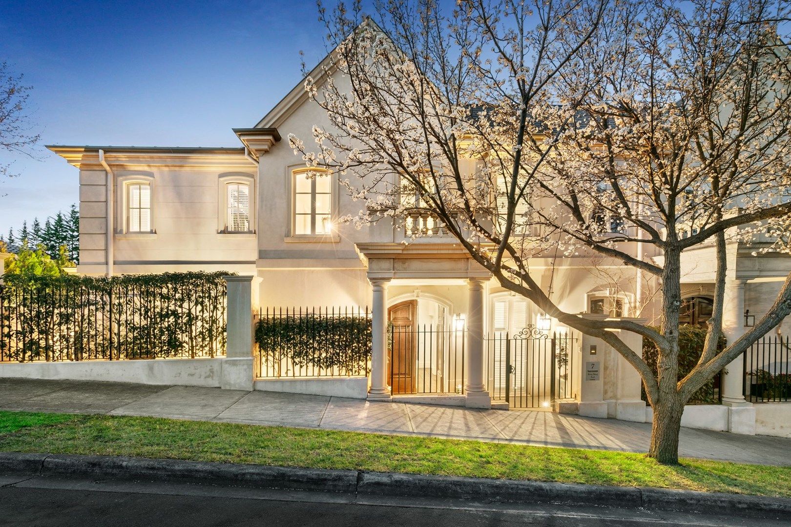 7 Grong Grong Court, Toorak VIC 3142, Image 0