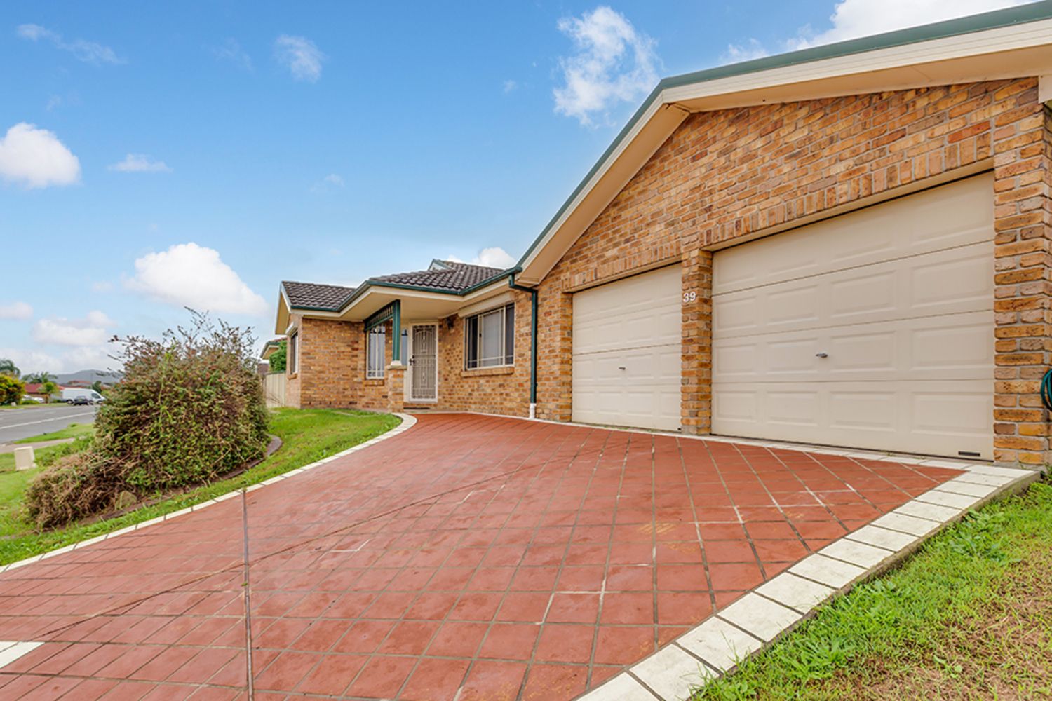 4 bedrooms House in 39 Dent Park Drive RUTHERFORD NSW, 2320