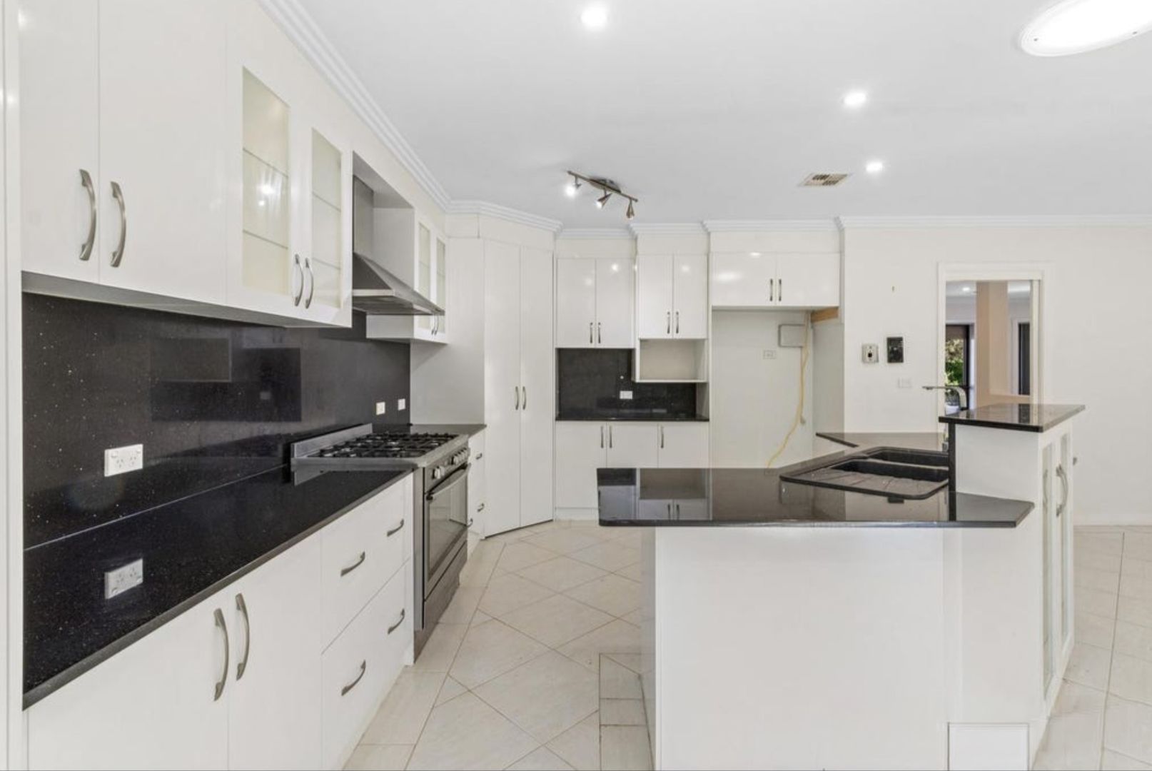 138 Halloran Drive, Jerrabomberra NSW 2619, Image 2