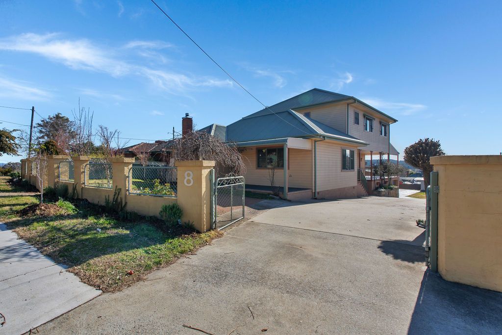 5 bedrooms House in 8 Kinkora Place QUEANBEYAN NSW, 2620