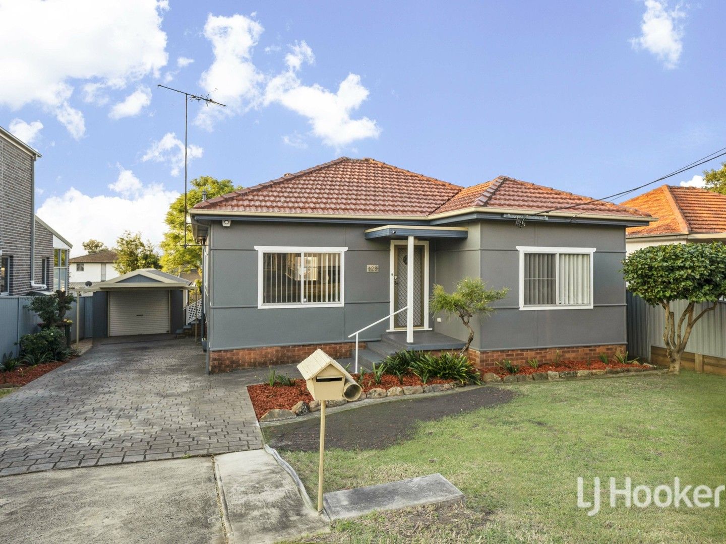 4 bedrooms House in 129 Hawksview St MERRYLANDS NSW, 2160