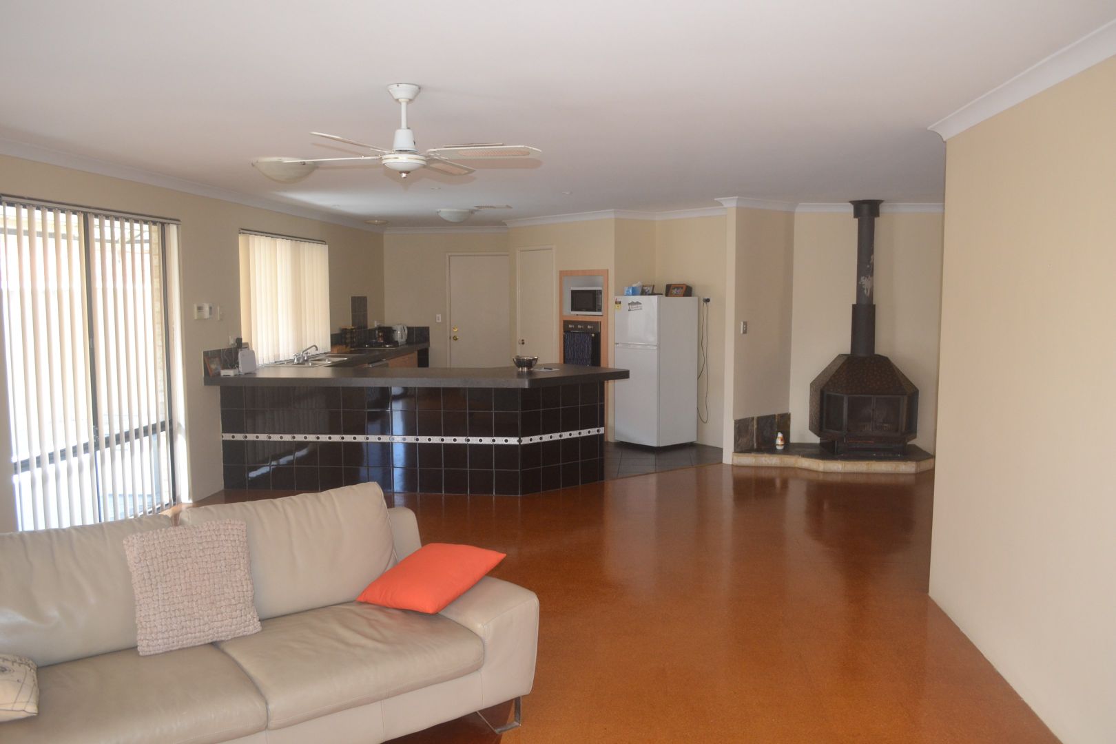 81 Fairview Drive, Waikiki WA 6169, Image 2