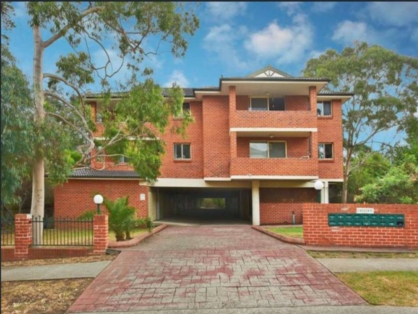 3 bedrooms Apartment / Unit / Flat in 14/4-6 Wigram Street HARRIS PARK NSW, 2150