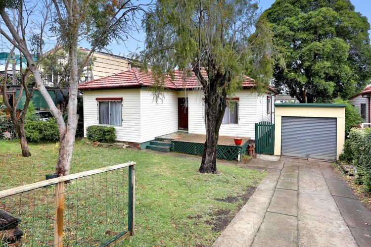 15 Newton Street, Guildford West NSW 2161