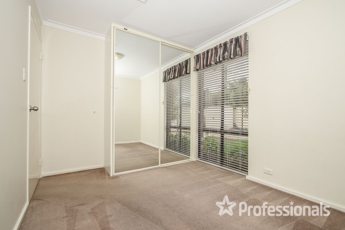 4 Sovereign Place, Forrestfield WA 6058, Image 2