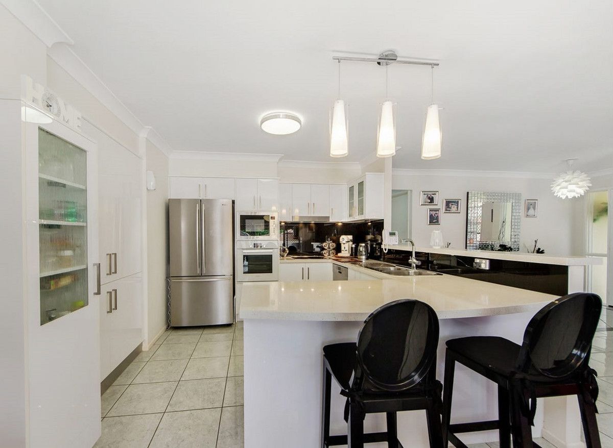 4 Casablanca Court, Burleigh Waters QLD 4220, Image 2