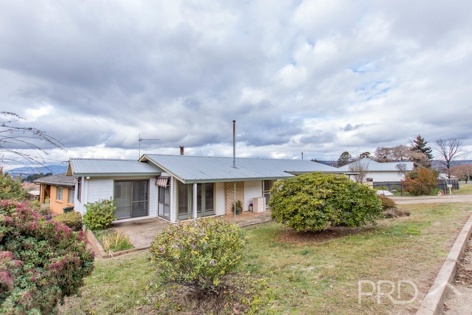 2 Crofton Avenue, Batlow NSW 2730, Image 0