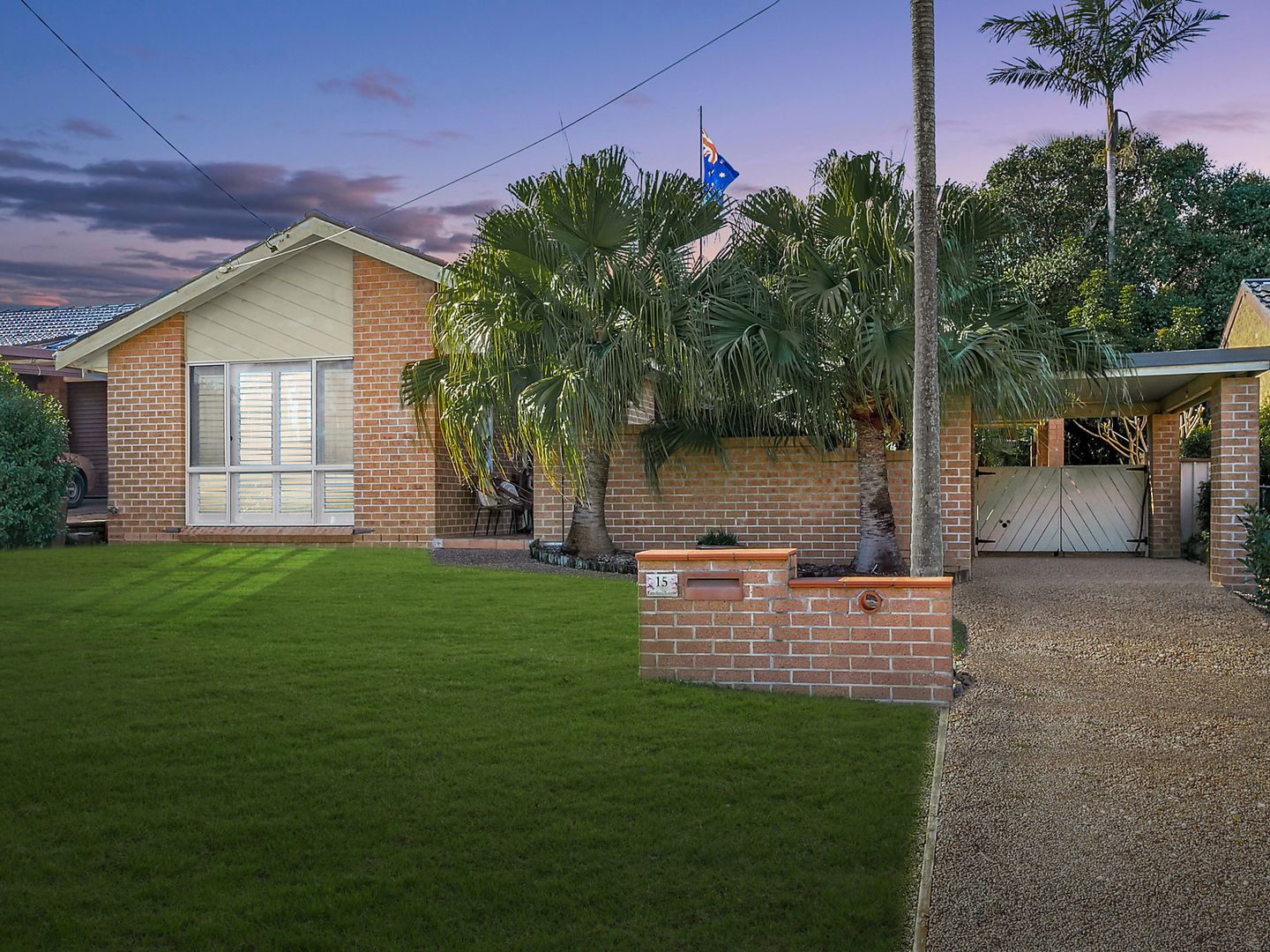 4 bedrooms House in 15 Tarwhine Avenue CHAIN VALLEY BAY NSW, 2259