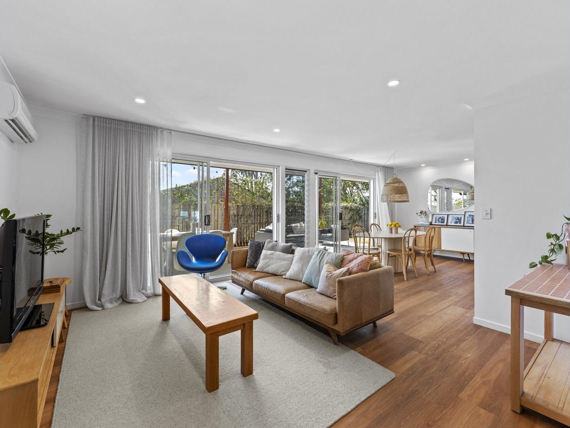 4 bedrooms House in 6 Parwan Close RIVERHILLS QLD, 4074