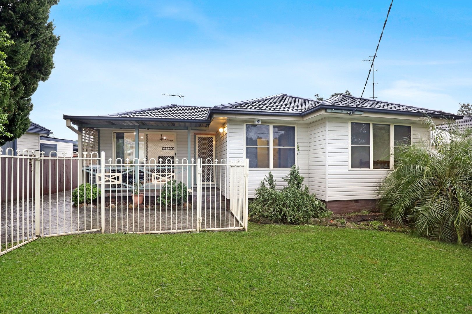 24 Jindalee Avenue, Kanahooka NSW 2530, Image 0