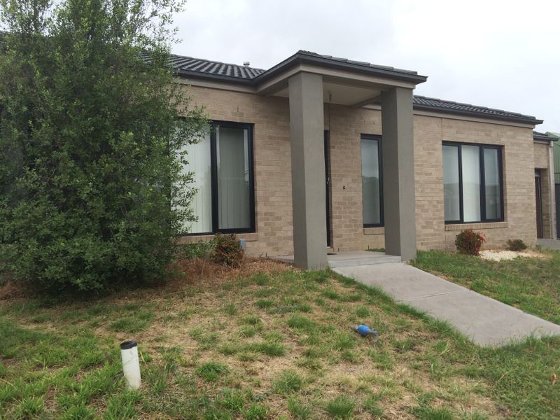 3 bedrooms Apartment / Unit / Flat in 1/7 Drysdale Crescent POINT COOK VIC, 3030