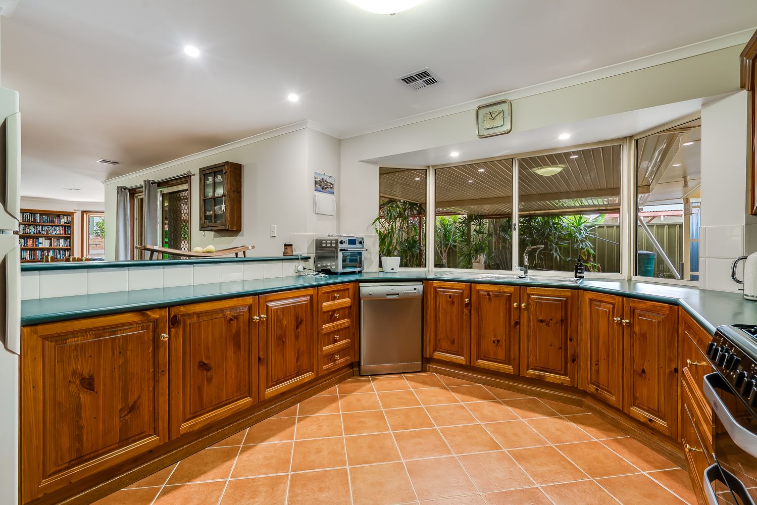 46 Mander Crescent, Craigmore SA 5114, Image 2