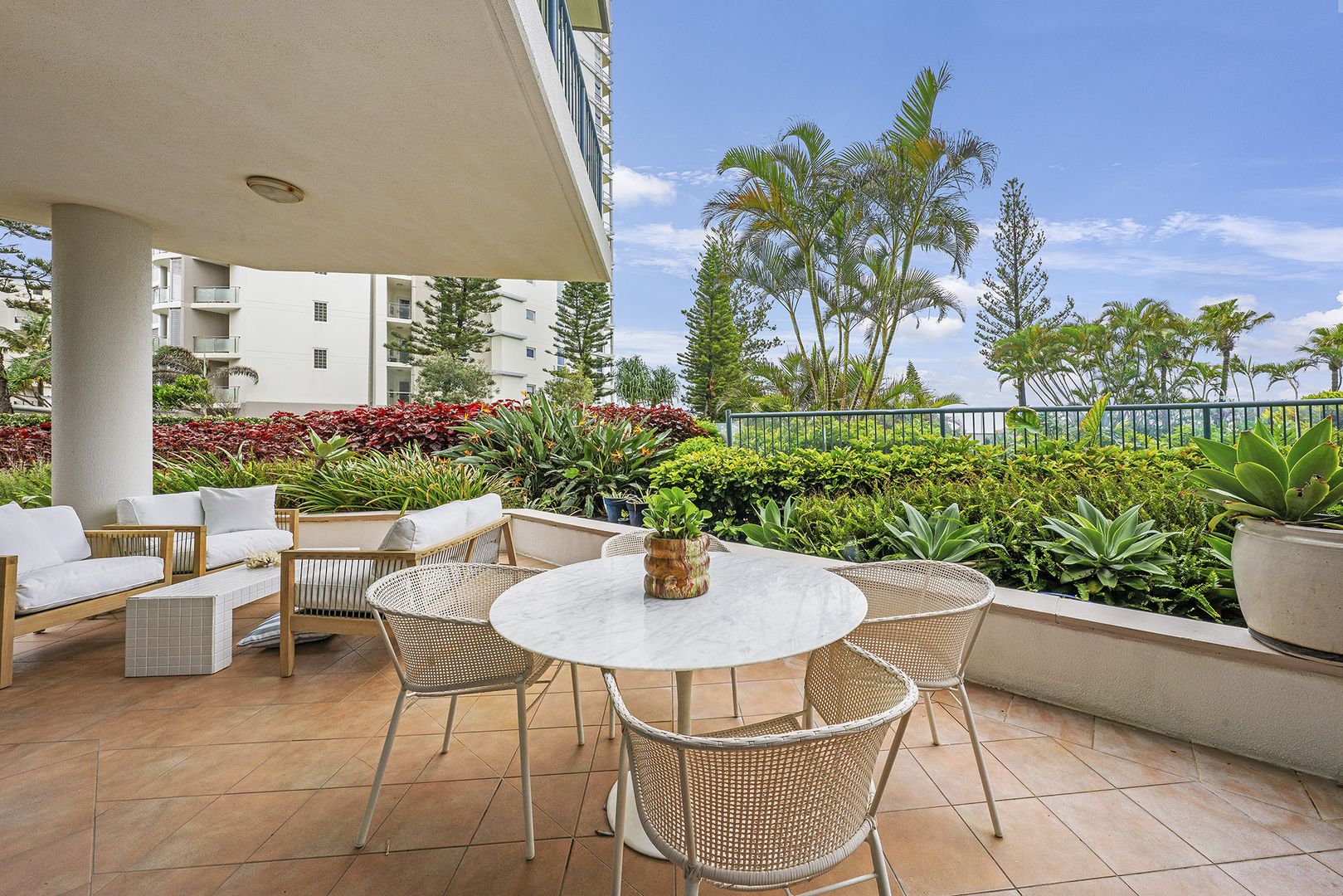 2/100 Old Burleigh Road, Broadbeach QLD 4218, Image 2