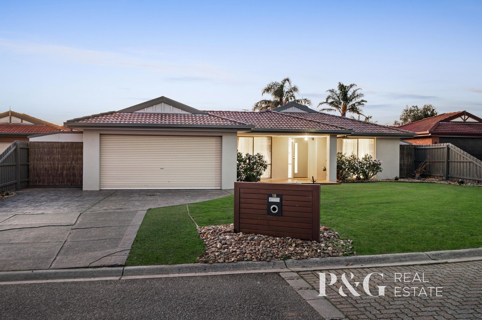 5 bedrooms House in 18 Somerset Court NARRE WARREN SOUTH VIC, 3805