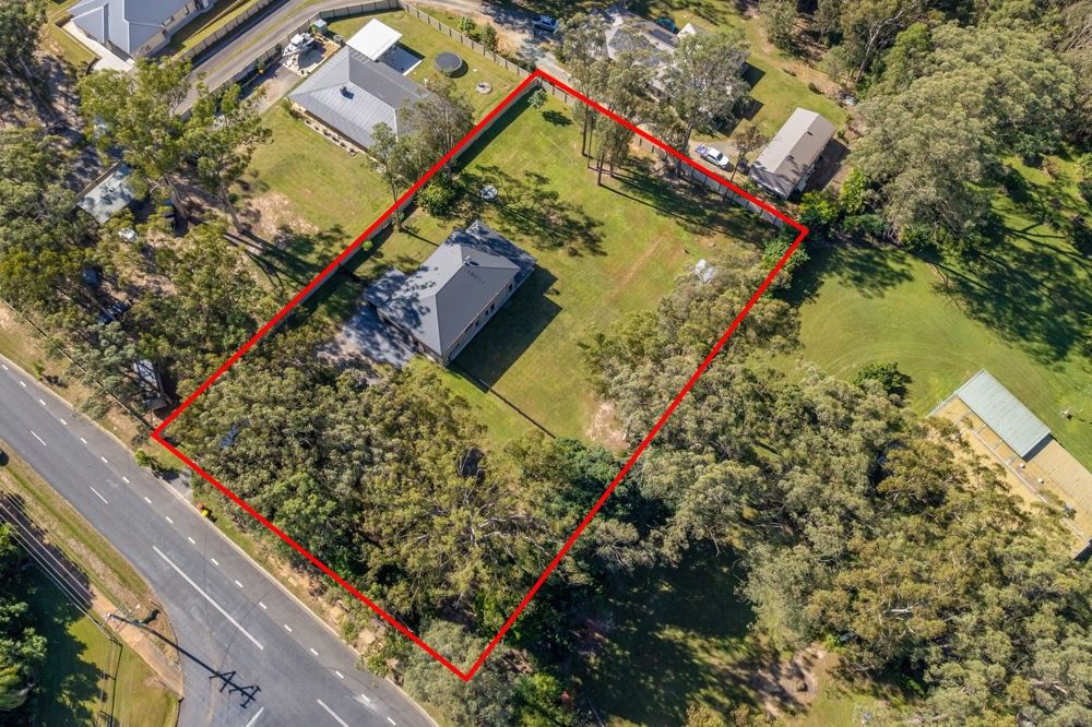 5 bedrooms House in 215 Hauton Road BURPENGARY QLD, 4505